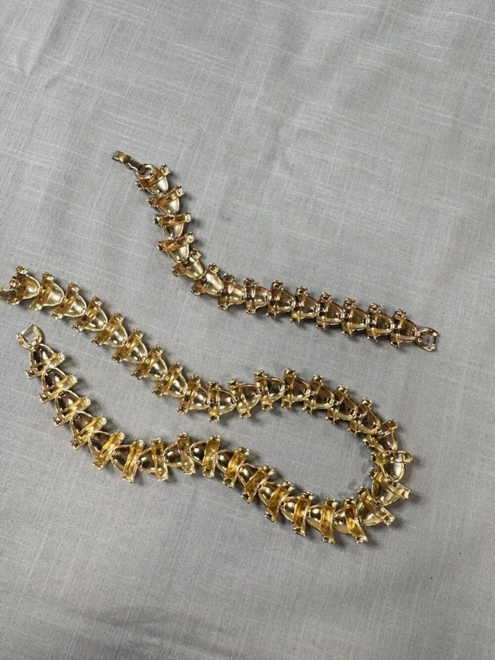 Vintage Gold Tone Planter Pot Necklace and Bracelet set